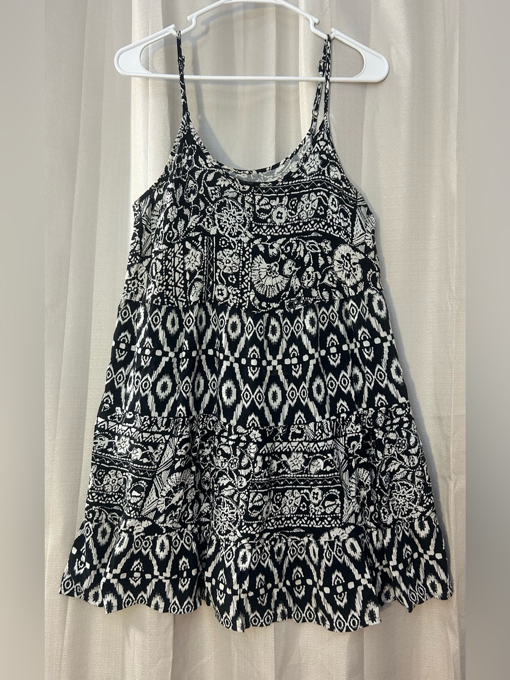 Mossimo Black & White Mixed Print
Tiered Babydoll Mini Sundress Small